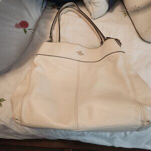 Coach leather handbag like new